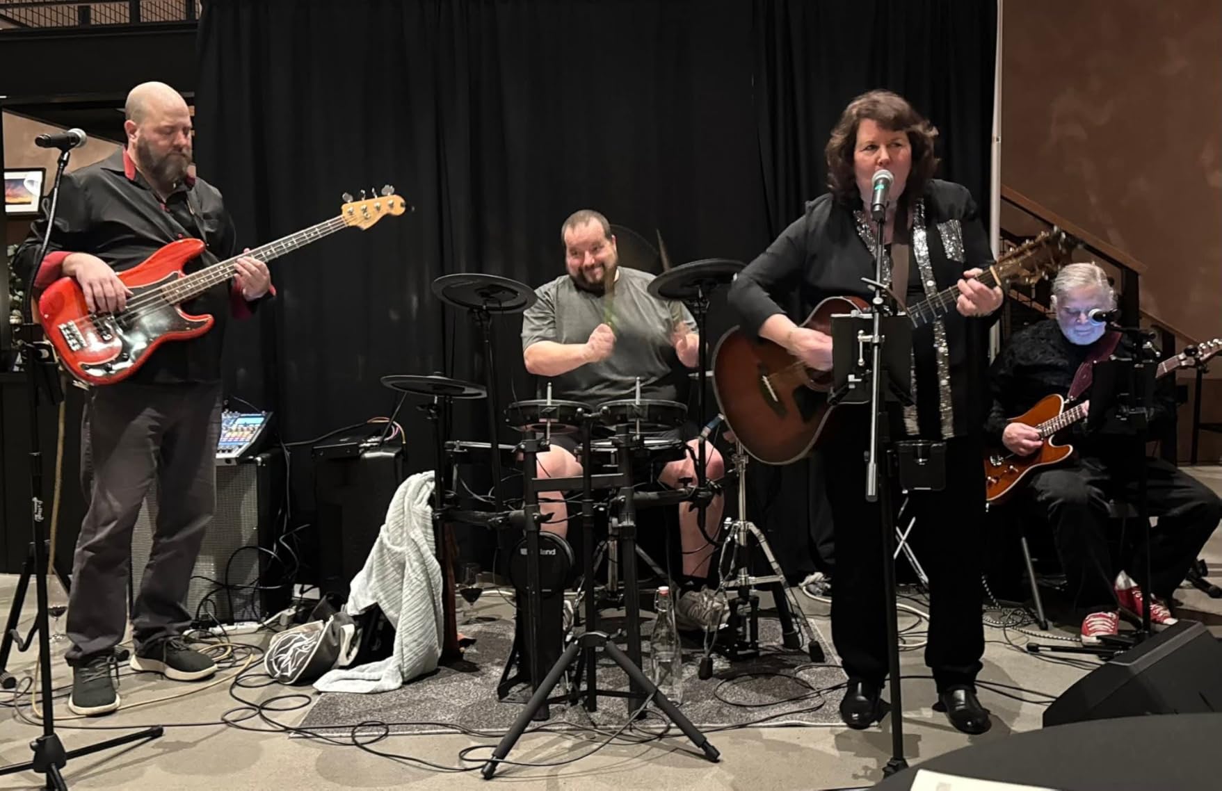 Phenyx Pro Wireless Microphone System, 4-Channel UHF Wireless Mic, Fixed Frequency Metal Cordless Mic with 4 Handheld Dynamic Microphones, 260ft Range, Mics for Singing, Church(PTU-5000-4H) customer photo 1