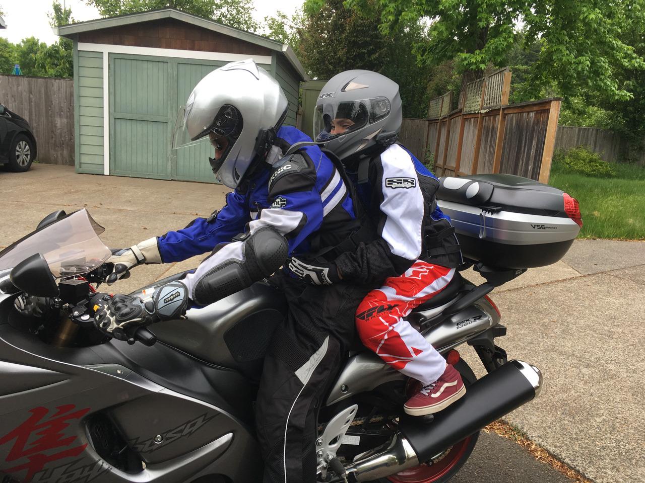 Fodsports Motorcycle Bluetooth Intercom, Music Sharing, M1S Pro 2000m 10 Riders Group Helmet Communication System Headset Universal Wireless Interphone (Waterproof/Handsfree/Stereo Music/GPS/2 Mic) customer photo 1