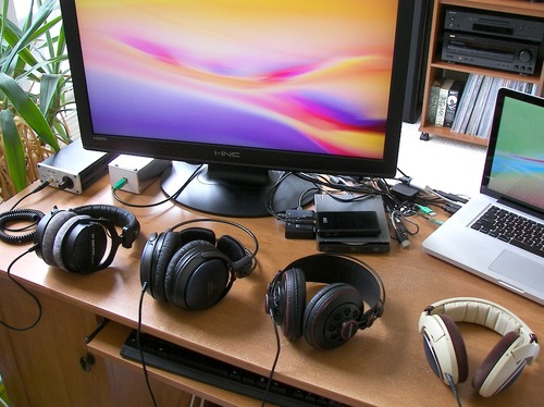 Beyerdynamic DT 990 PRO, 80 Ohm, Open Back, Over Ear, Wired Professional Studio Headphones, Gaming, Podcast, Audiophile, Mixing, 3m Straight Cable, Black with Limited Edition Black Velour Ear Pads customer photo 2