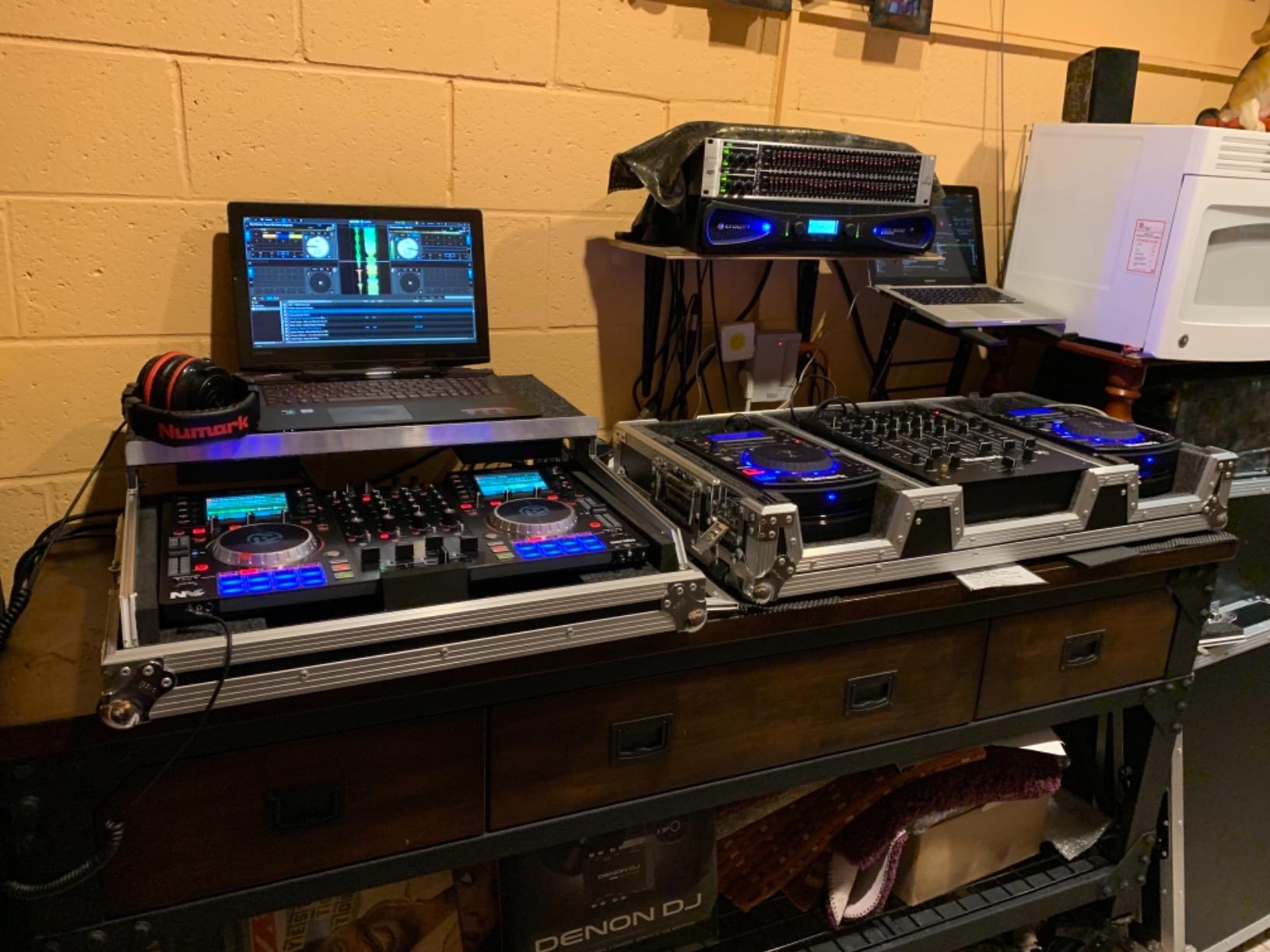 Harmony Audio DJ HCNVLT Flight Glide Laptop Stand Road DJ Custom Case Compatible with Numark NV customer photo 1