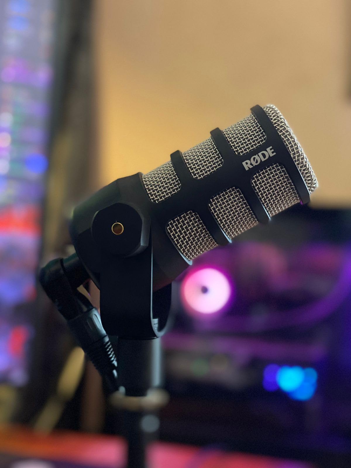 RODE PodMic Cardioid Dynamic Broadcast Microphone with Integrated Swing Mount for Podcasting, Streaming, Gaming, and Voice Recording, Black customer photo 1