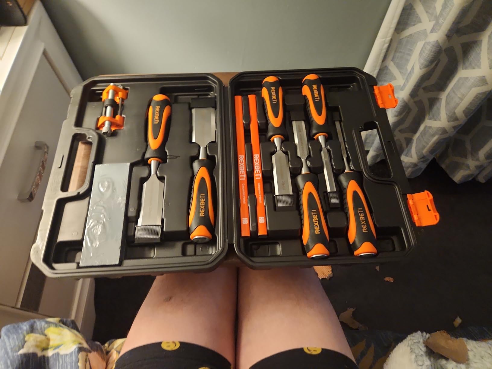 REXBETI 10pcs Premium Wood Chisel Set, 6pcs Wood Chisel with 1 Honing Guide, 1 Sharpening Stone and 2 Carpenter Pencils, Heat-Treated Cr-V Alloy Blades customer photo 1