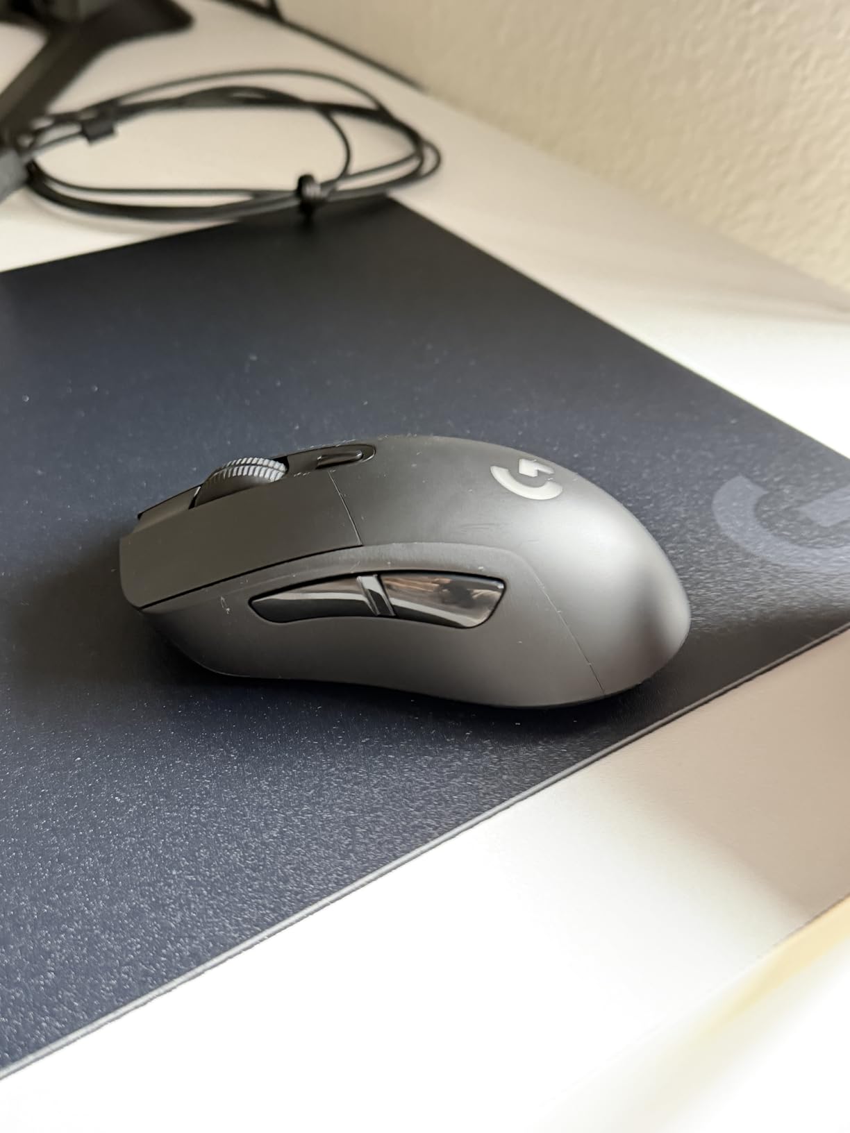 Logitech G703 Lightspeed Wireless Gaming Mouse W/Hero 25K Sensor, PowerPlay Compatible, Lightsync RGB, Lightweight 95G+10G Optional, 100-25,600 DPI, Rubber Side Grips - Black customer photo 2