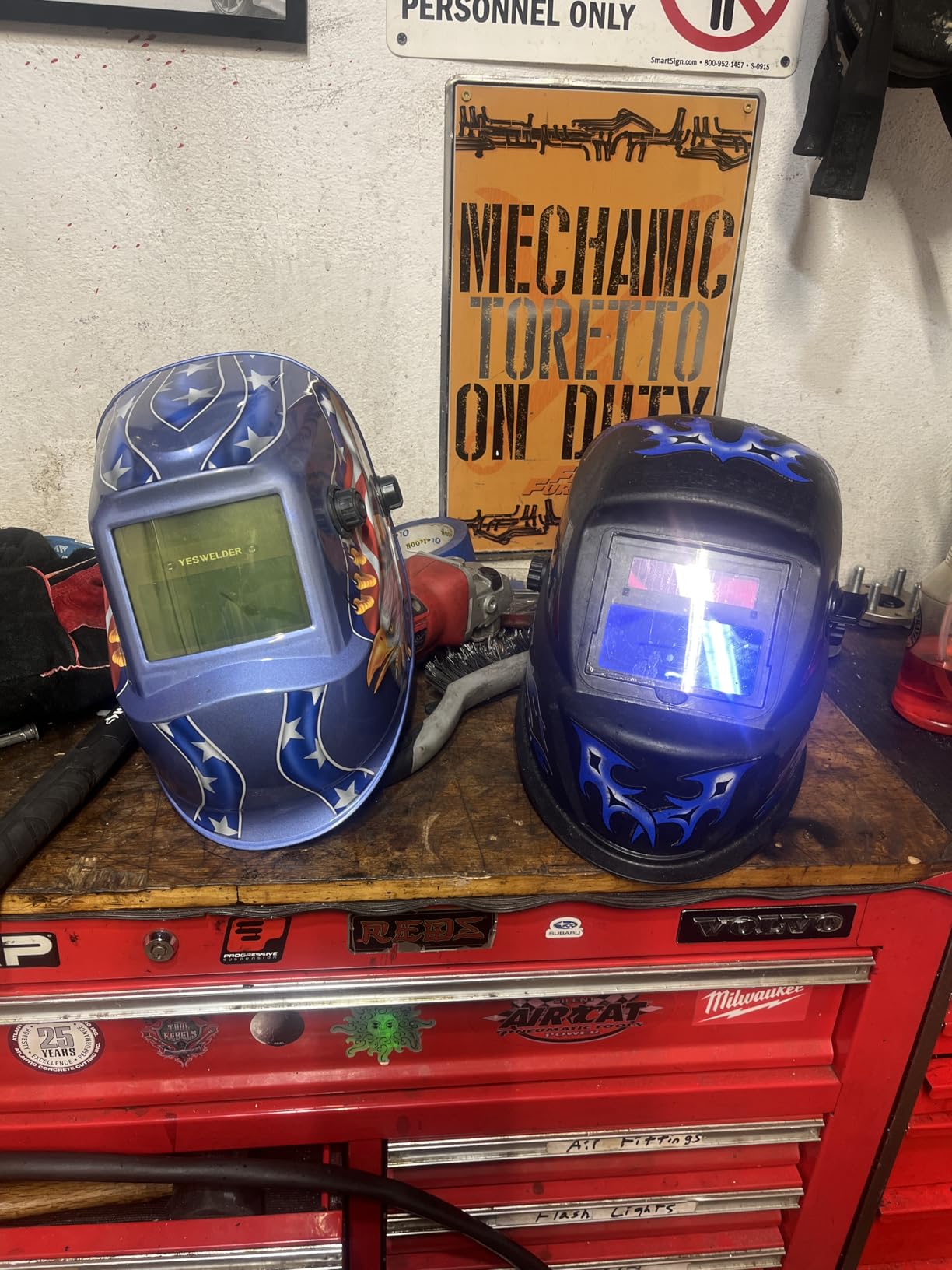 YESWELDER Auto Darkening Welding Helmet, Blue Light Blocking, 1/1/1/1 True Color Solar Powered Welding Hood with 2 Arc Sensors, Wide Shade 3.5/9-13 Welder Mask for TIG MIG ARC and Grind customer photo 2