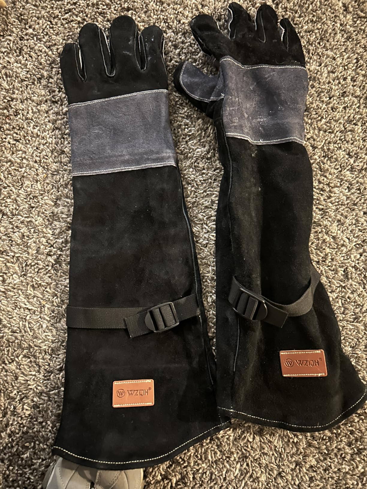 16 Inches,932F,Leather Welding Gloves, Heat/Fire Resistant,Large Mitts for BBQ,Oven,Grill,Fireplace,Tig,Mig,Forge,Baking,Furnace,Stove,Pot Holder,Animal Handling Glove.L Black-gray customer photo 2