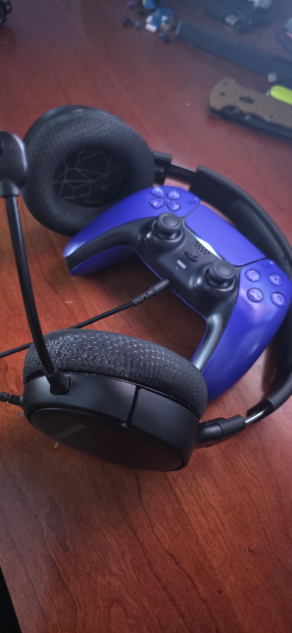 SteelSeries Arctis 1 Wired Gaming Headset - Detachable ClearCast Microphone - Lightweight Steel-Reinforced Headband - For Xbox, PC, PS5, PS4, Nintendo Switch, Mobile customer photo 1
