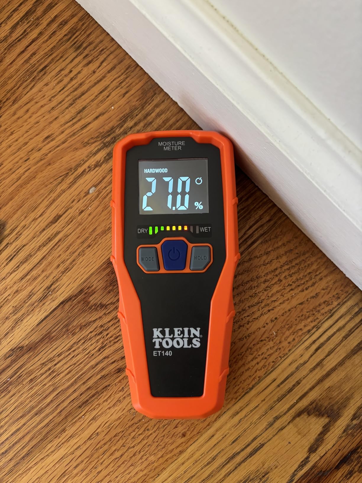 Klein Tools ET140 Pinless Moisture Meter for Non-Destructive Moisture Detection in Drywall, Wood, and Masonry; Detects up to 3/4-Inch Below Surface customer photo 2