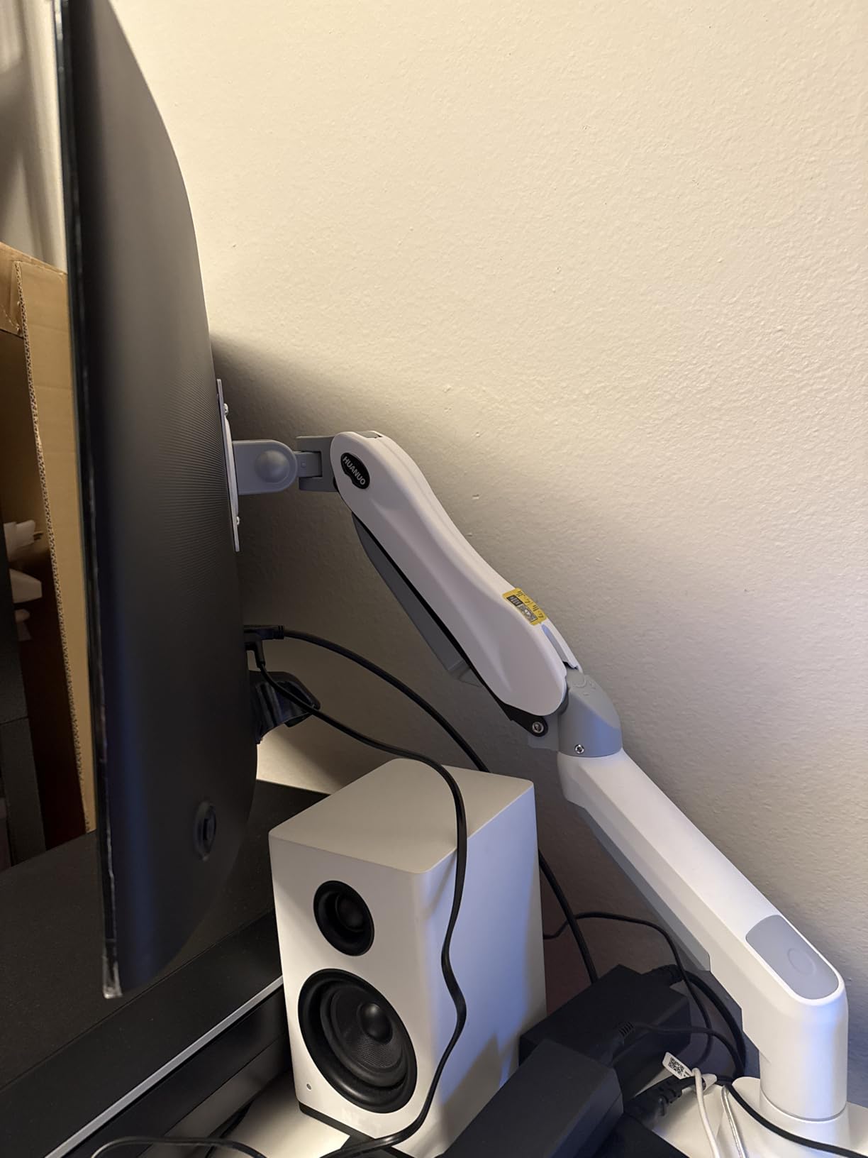 HUANUO FlowLift Dual Monitor Stand, Fully Adjustable Gaming Monitor Desk Mount for 13-32 Computer Screens, Full Motion VESA 75x75/100x100 with C-Clamp & Grommet Base, Each Arm Holds 4.4 to 19.8 lbs customer photo 2