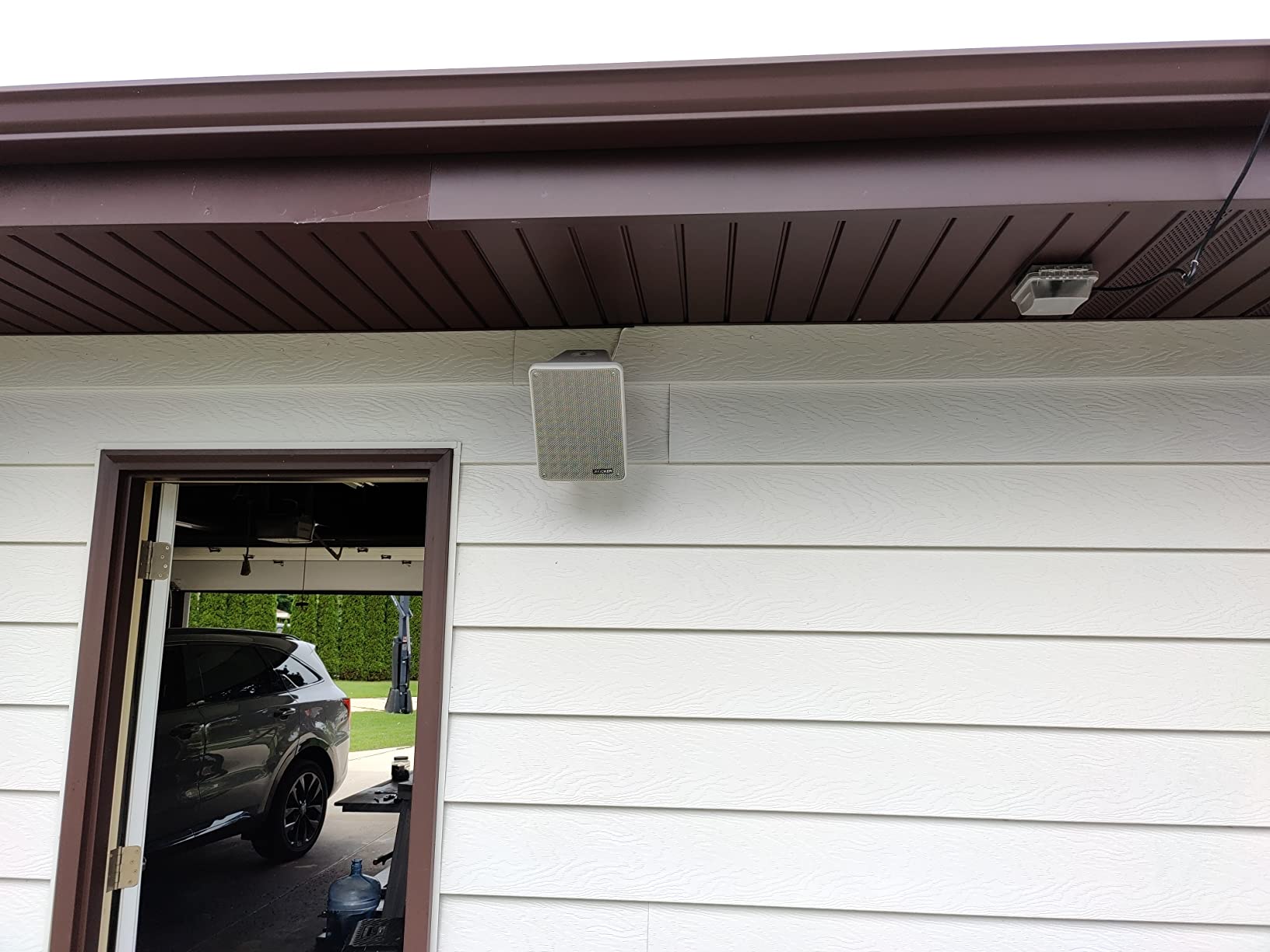 KICKER KB6B 2-Way Full Range Indoor Outdoor Speakers (Pair) Weatherproof Speakers for Patio Garage Poolside in-Home, 6.5 inch woofer, 2x5 inch Horn Tweeter Black customer photo 1