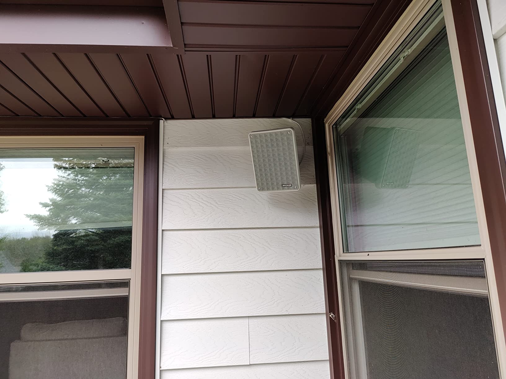 KICKER KB6B 2-Way Full Range Indoor Outdoor Speakers (Pair) Weatherproof Speakers for Patio Garage Poolside in-Home, 6.5 inch woofer, 2x5 inch Horn Tweeter Black customer photo 2