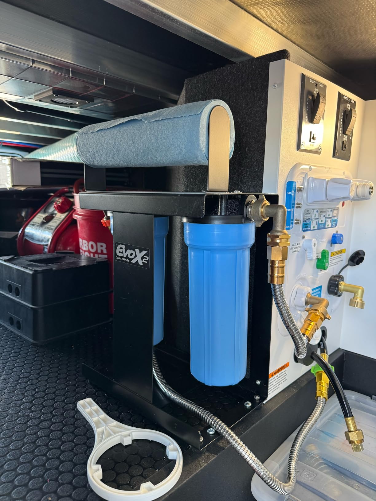 Camco EVO X2 Dual Stage Camper/RV Water Filter Kit - 2 Stage Filtration w/KDF & GAC - Filters Out Bad Taste, Odors, Lead, Bacteria & More (40639) customer photo 2