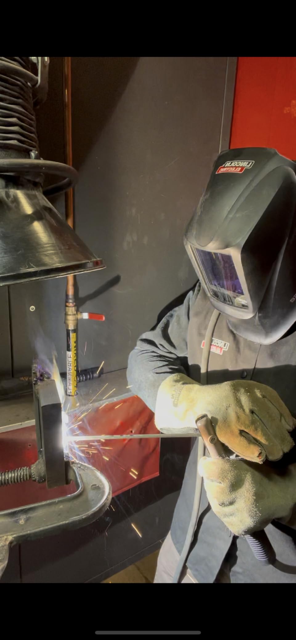 Lincoln Electric K3034-4 VIKING 3350 Auto Darkening Welding Helmet with 4C Lens Technology, Matte Black, extra large customer photo 1