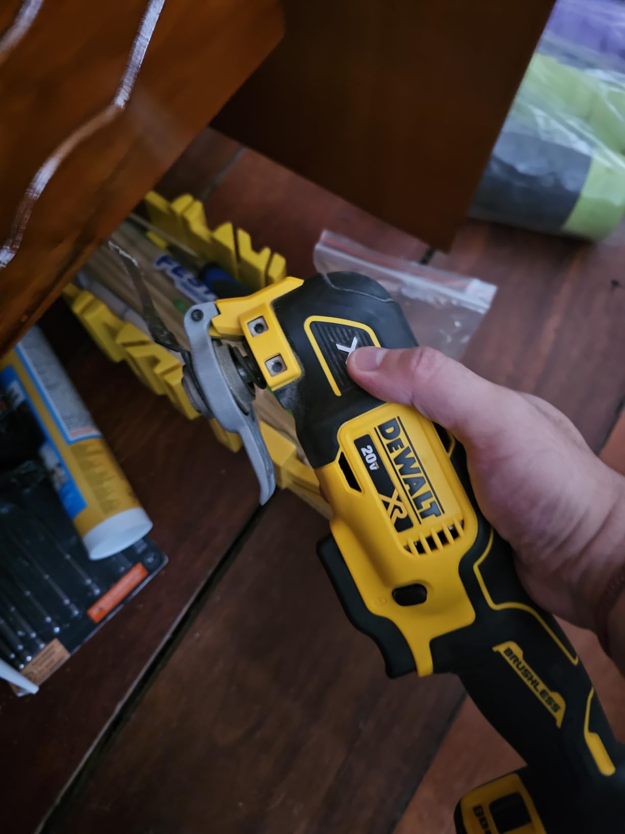 DEWALT 20V MAX XR Oscillating Multi-Tool Cordless, Variable Speed Brushless Motor Multitool with LED Light, Extended Runtime, Includes Two Wood Cutting Blades, Tool Only (DCS356B) customer photo 2