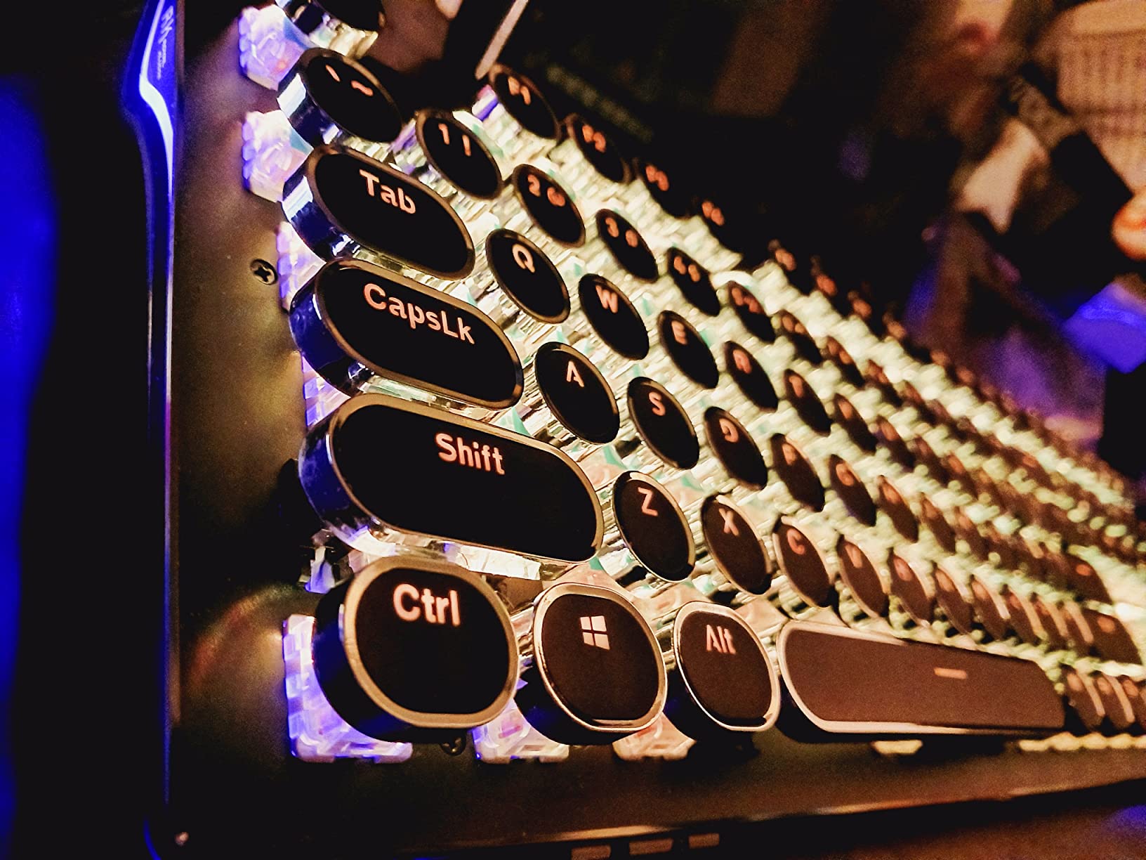 RK ROYAL KLUDGE S108 Typewriter Keyboard, Retro Mechanical Gaming Keyboard Wired 108 Keys with RGB Backlit Sidelight, Detachable Wrist Rest, Round Keycaps Blue Switches - Black customer photo 1