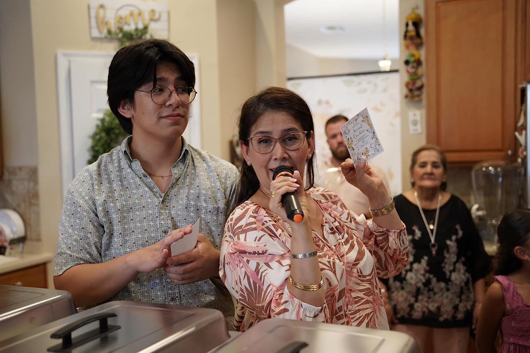 Pyle 1200W Portable Bluetooth PA Speaker - 12'' Subwoofer, LED Battery Indicator Lights W/Built-In Rechargeable Battery, MP3/USB/SD Card Reader, and UHF Wireless Microphone - Pyle PSBT125A,Black customer photo 1