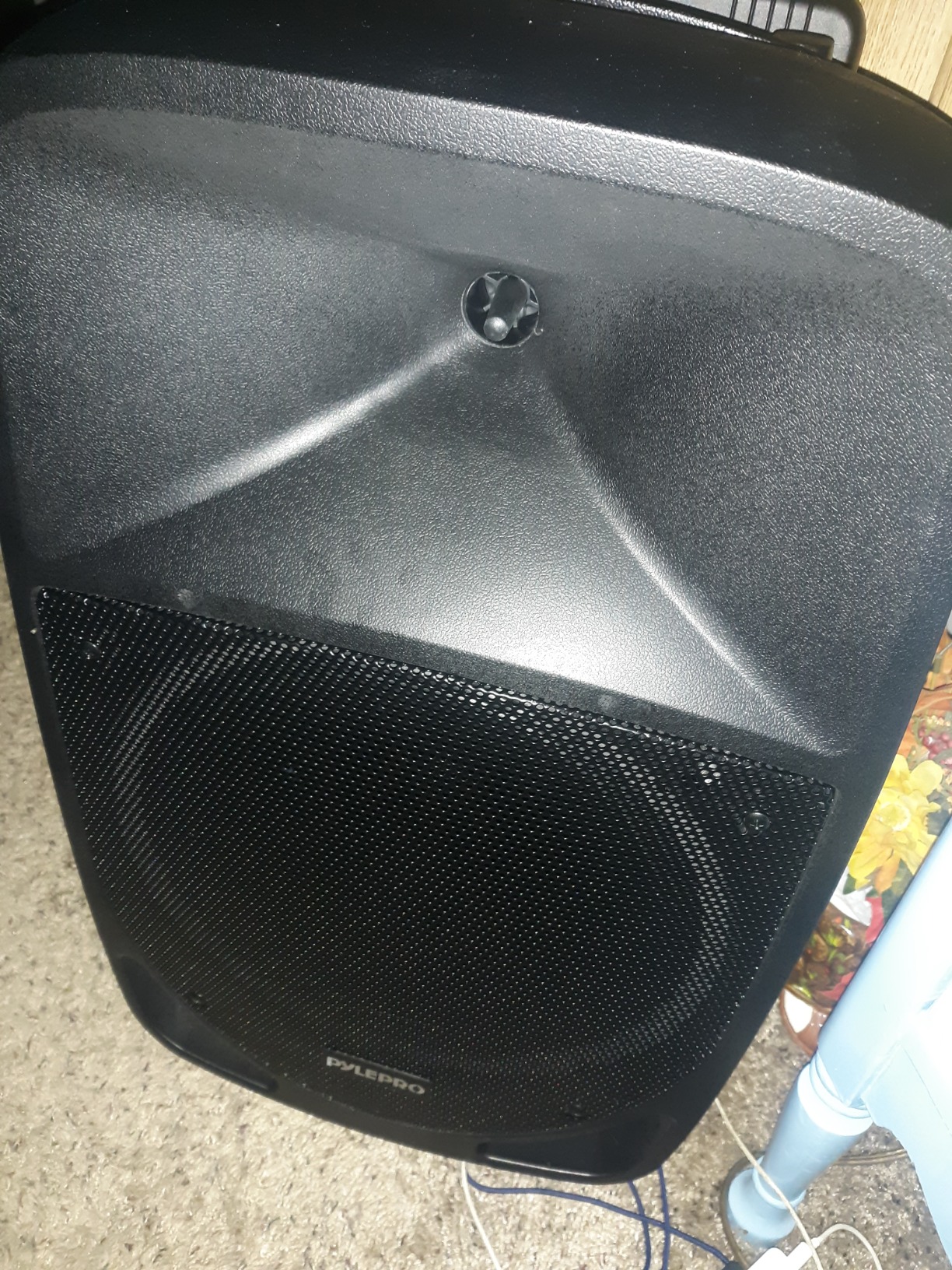 Pyle 1200W Portable Bluetooth PA Speaker - 12'' Subwoofer, LED Battery Indicator Lights W/Built-In Rechargeable Battery, MP3/USB/SD Card Reader, and UHF Wireless Microphone - Pyle PSBT125A,Black customer photo 2