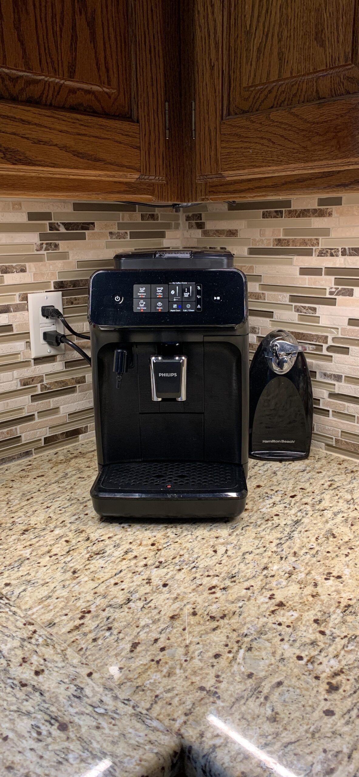 Philips 1200 Series Fully Automatic Espresso Machine, Classic Milk Frother, 2 Coffee Varieties, Intuitive Touch Display, 100% Ceramic Grinder, AquaClean Filter, Aroma Seal, Black (EP1220/04) customer photo 1