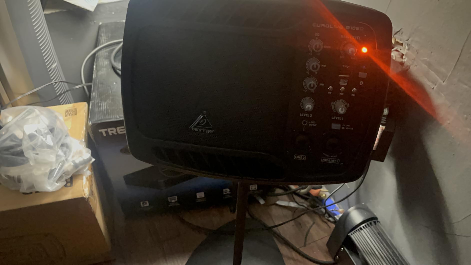 Behringer EUROLIVE B105D Ultra-Compact 50-Watt PA/Monitor Speaker with MP3 Player and Bluetooth Audio Streaming customer photo 1