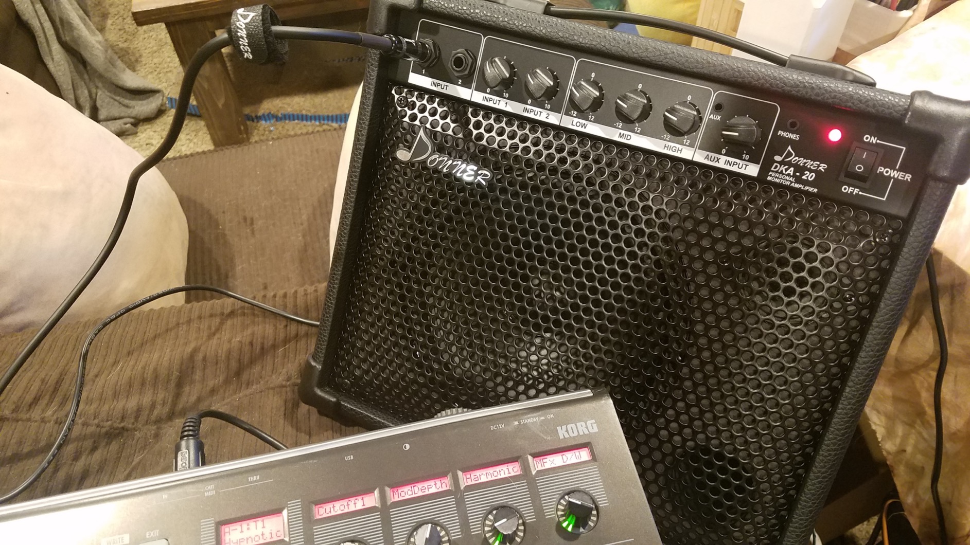 Donner DKA-20 Keyboard Amplifier 20 Watt Keyboard AMP with Aux in and Two Channels, Bass Guitar Amp, Piano Amplifier, Electronic Drum Speaker Support for Microphone Input customer photo 2