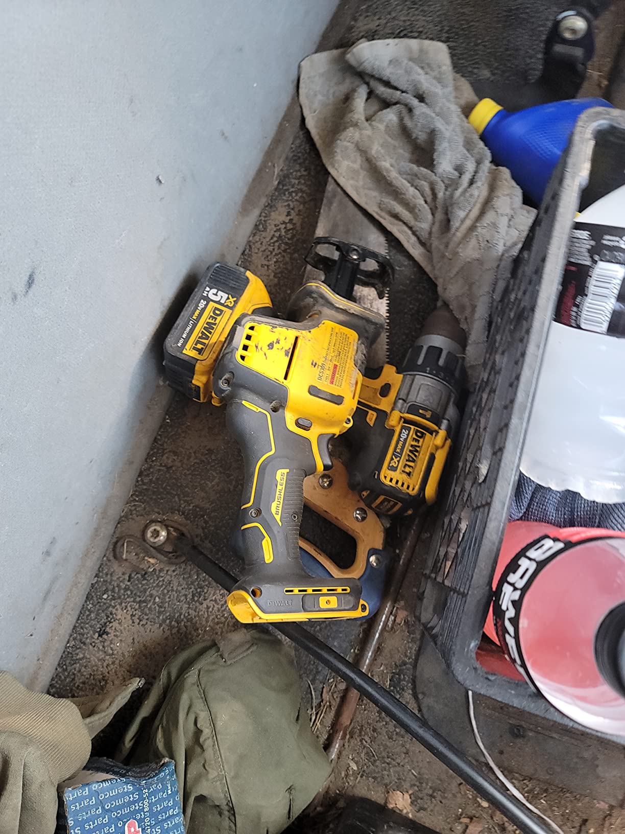DEWALT ATOMIC 20V MAX* Reciprocating Saw, One-Handed, Cordless, Tool Only (DCS369B) customer photo 2