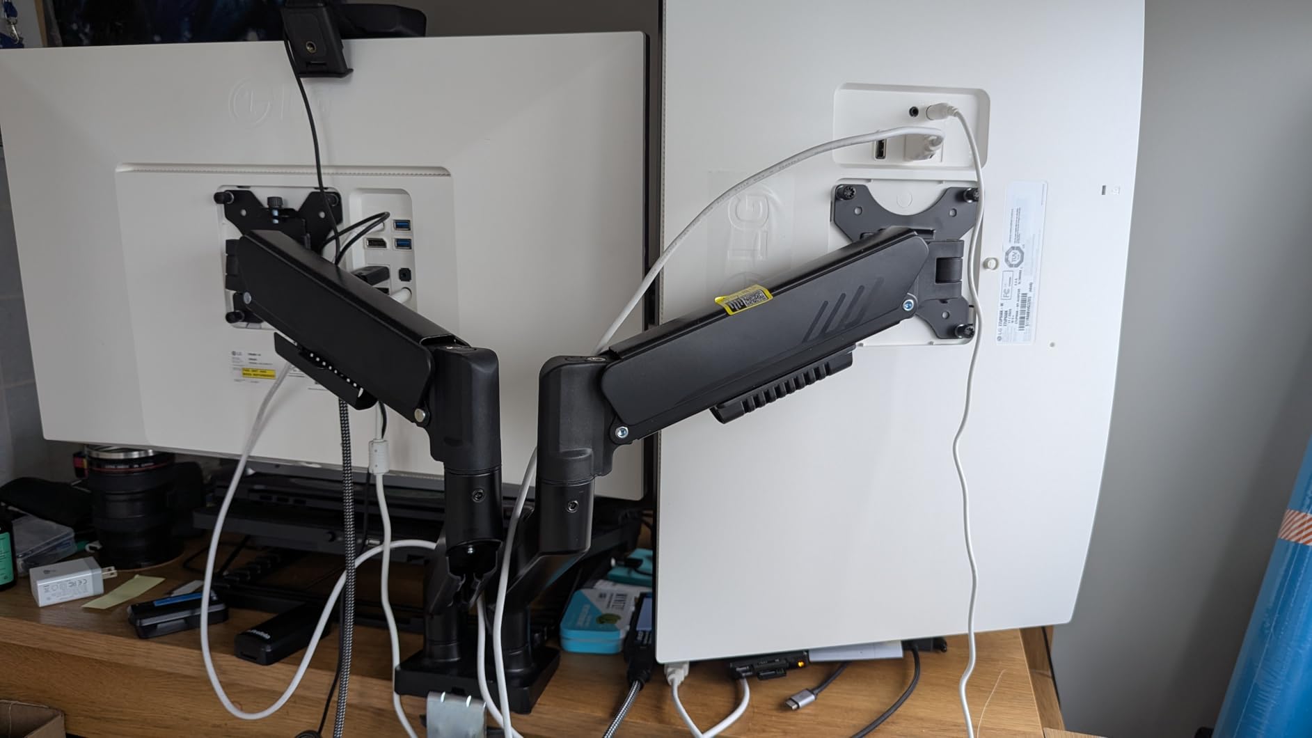 ErGear Dual Monitor Desk Mount up to 40 inches Screens, Max 26.4lbs Capacity Each, Heavy Duty Ultrawide Monitor Arm with USB Ports, Height Adjustable Monitor Stand, VESA 75x75mm or 100x100mm, Black customer photo 1