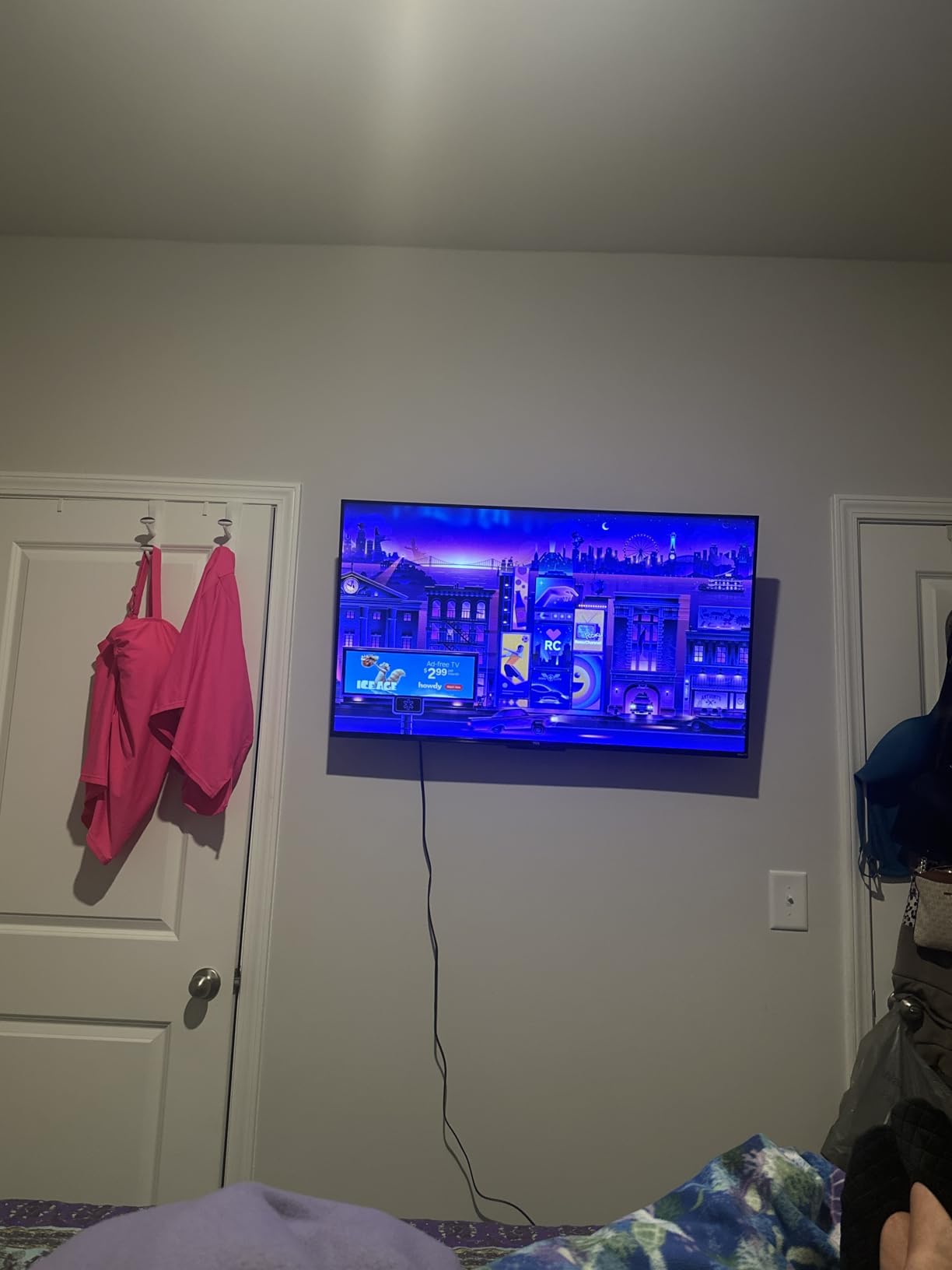 ELIVED TV Wall Mount for Most 26-60 Inch TVs, Swivel and Tilt Full Motion TV Mount with Single Stud Perfect Center Design, Wall Mount Bracket Max VESA 400x400mm, Corner Mount Holds up to 77 lbs customer photo 2