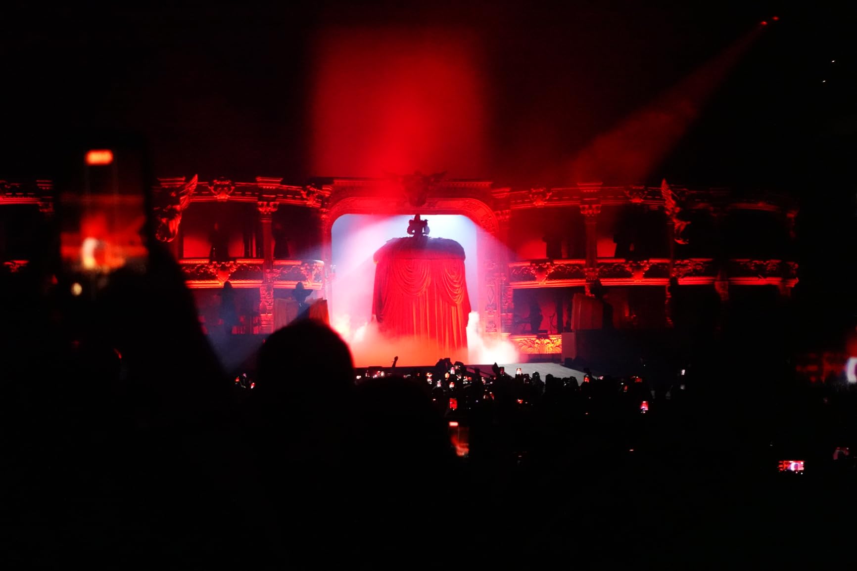 Sony ZV-1 Digital Camera for Content Creators, Vlogging and YouTube with Flip Screen, Built-in Microphone, 4K HDR Video, Touchscreen Display, Live Video Streaming, Webcam customer photo 1