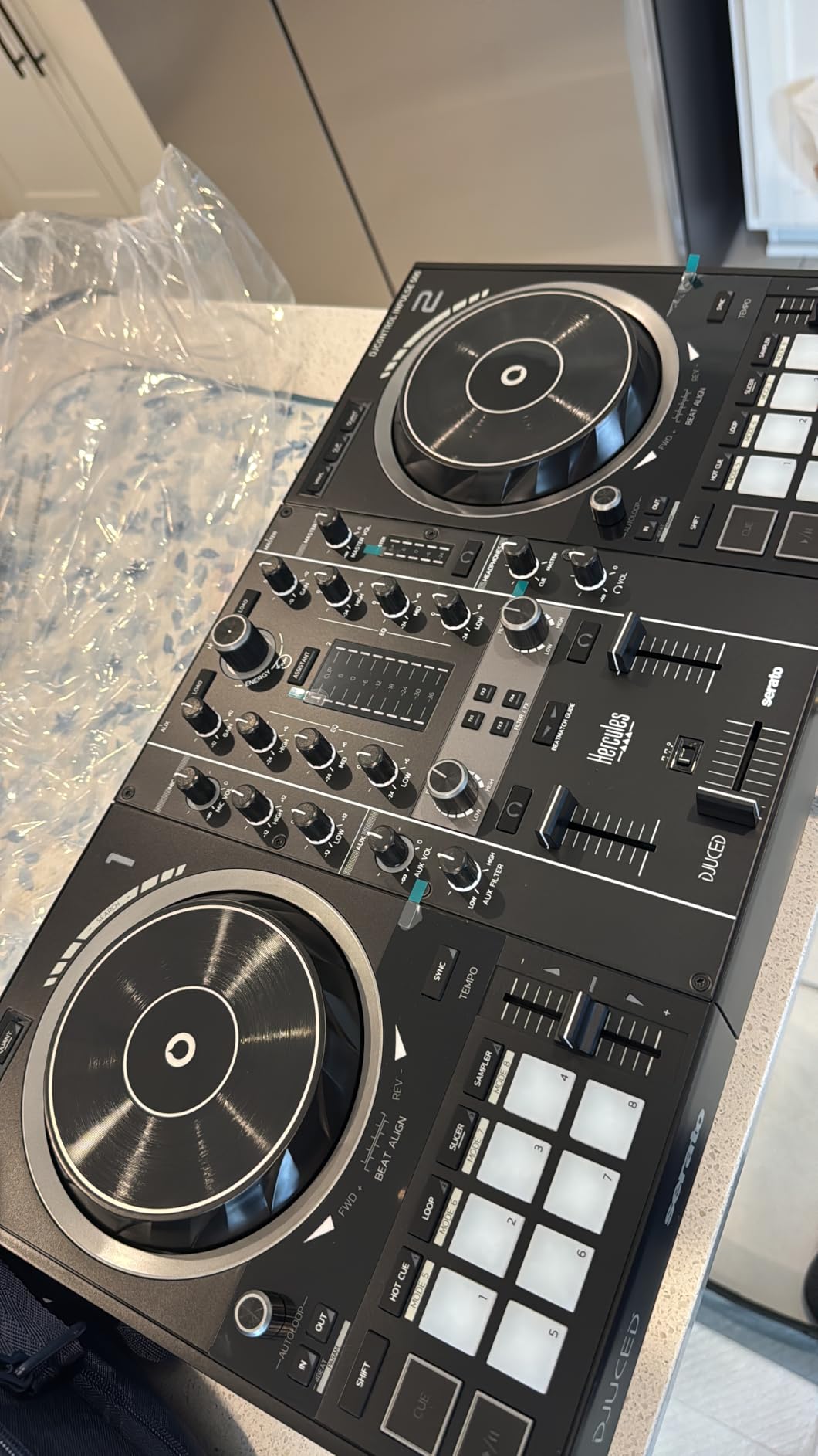 Hercules DJControl Inpulse 500 DJ Software Controller with Hercules HDP DJ45 Over-Ear Headphones & Mini to 6' RCA Cable Bundle customer photo 1