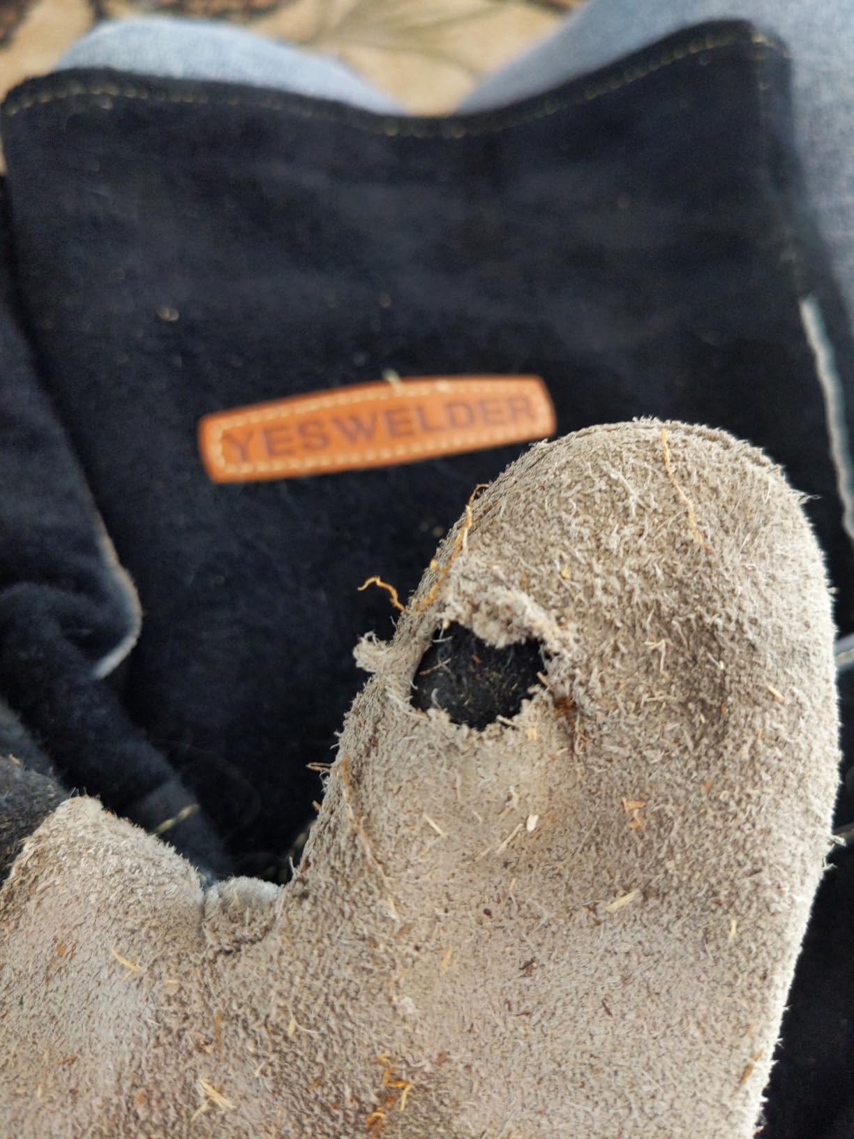 YESWELDER 16 Inches,932°F,Leather Forge MIG Welding Gloves, with Kevlar Stitching Heat/Fire Resistant, Palm Reinforcements, Black-Gray customer photo 1