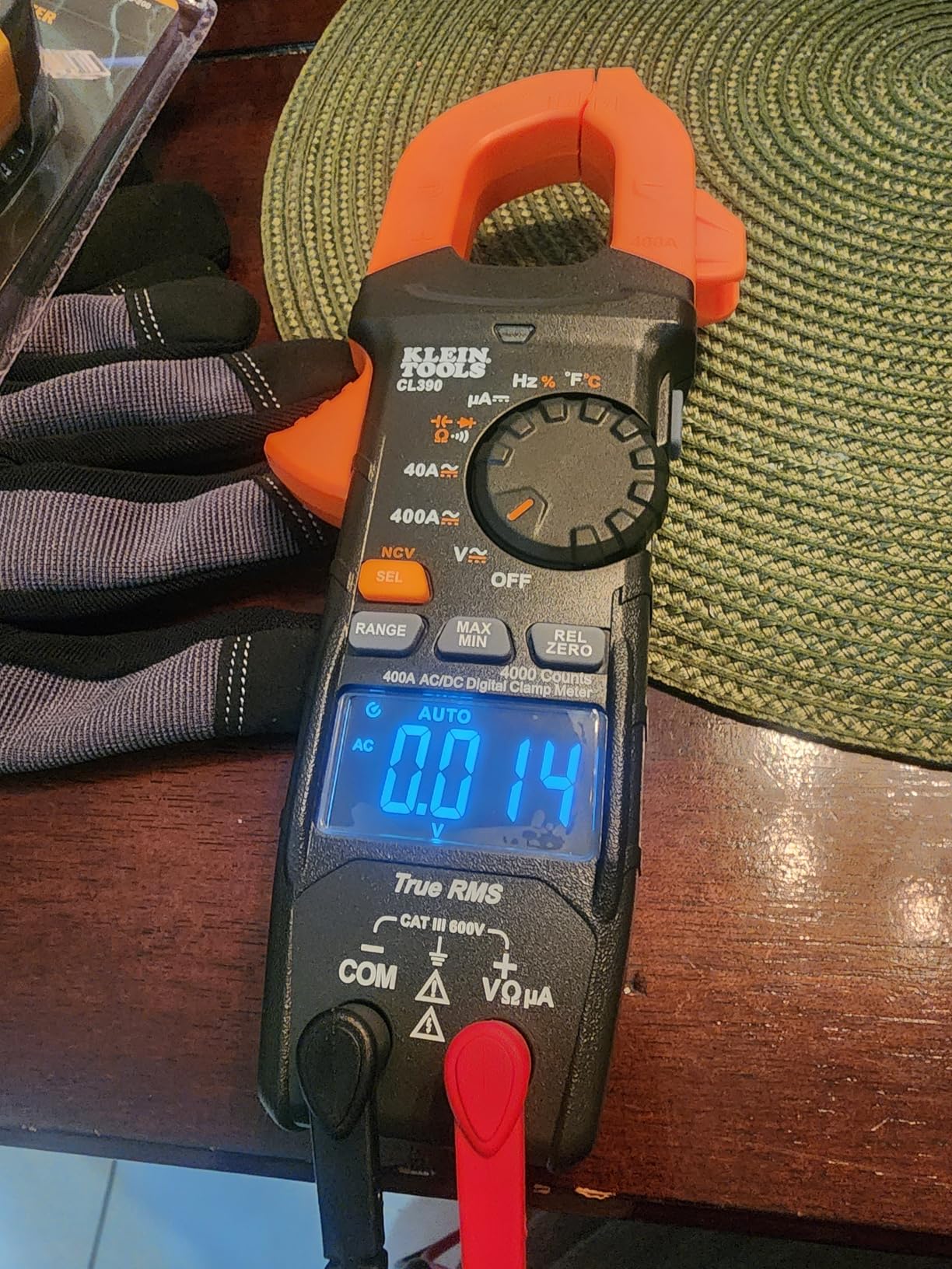 Klein Tools CL390 AC/DC Digital Clamp Meter, Auto-Ranging, 400 Amp, NCVT Tester, Hi-Viz LCD Display, TRMS, Continuity Resistance, Temperature and More customer photo 1