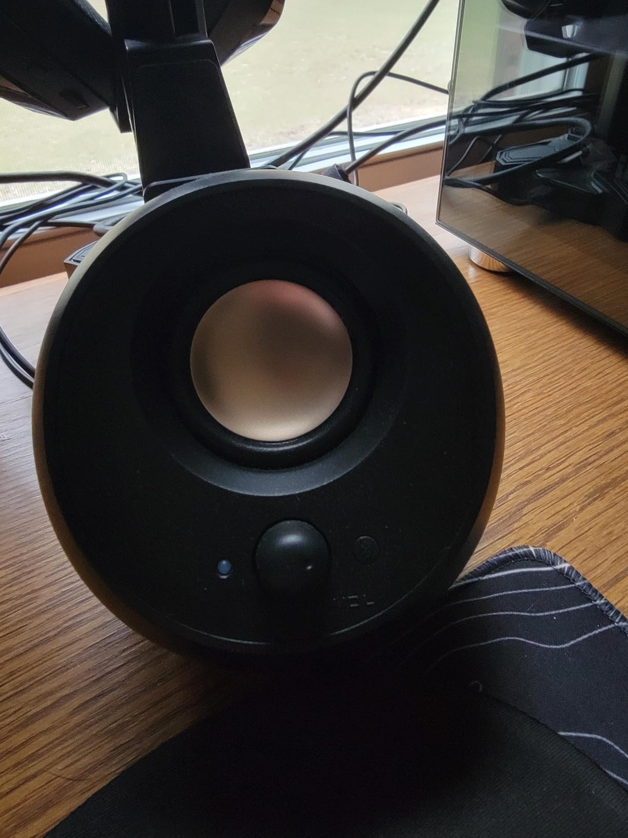 Creative Pebble V3 Minimalistic 2.0 USB-C Desktop Speakers with USB Audio, Clear Dialog Enhancement, Bluetooth 5.0, 8W RMS with 16W Peak Power (Black) customer photo 1