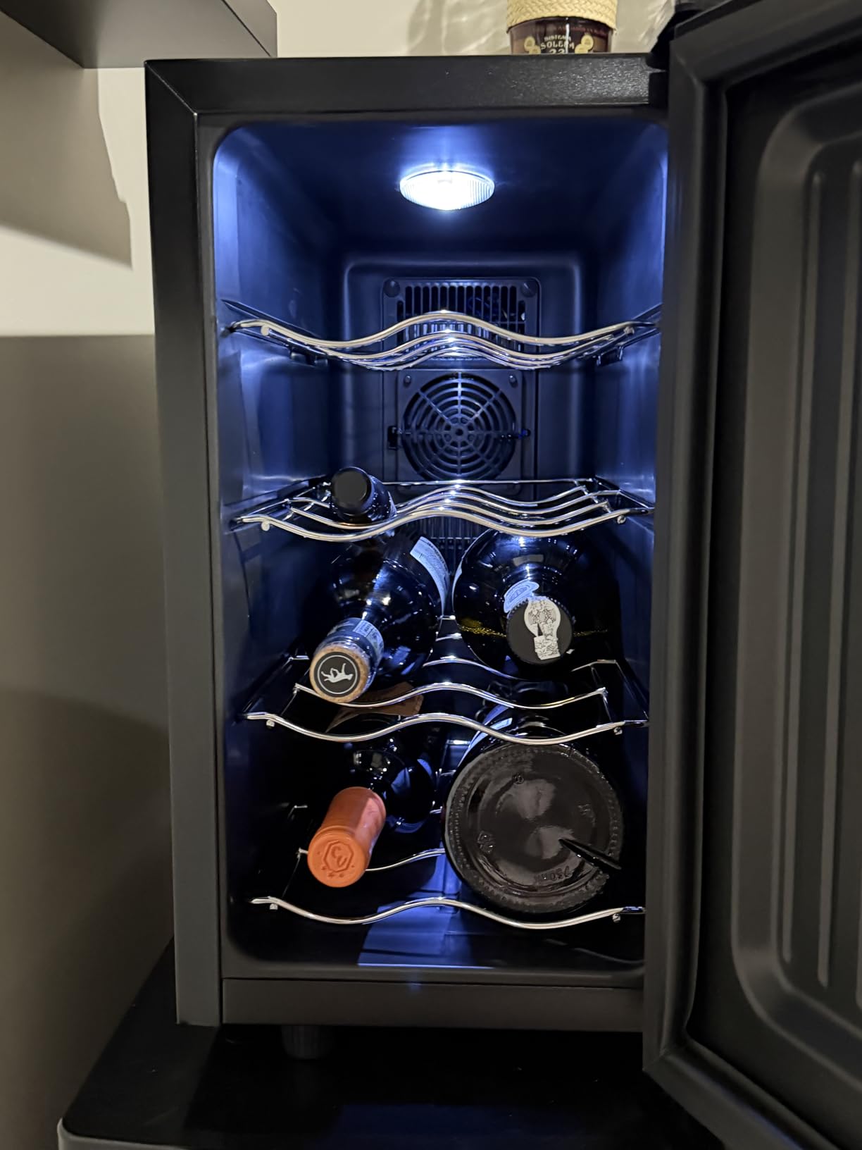 BLACK+DECKER BD60026 Wine Cellar with LED Display (8-Bottle Capacity) customer photo 1