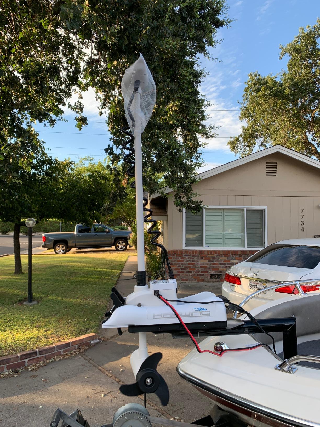 AQUOS Haswing CaymanB Electric Bow Mount 12V Saltwater & Freshwater Trolling Motor - 55lbs Thrust, 48in Shaft, with Wireless Remote & Wireless Foot Control, Quick Release Bracket customer photo 1