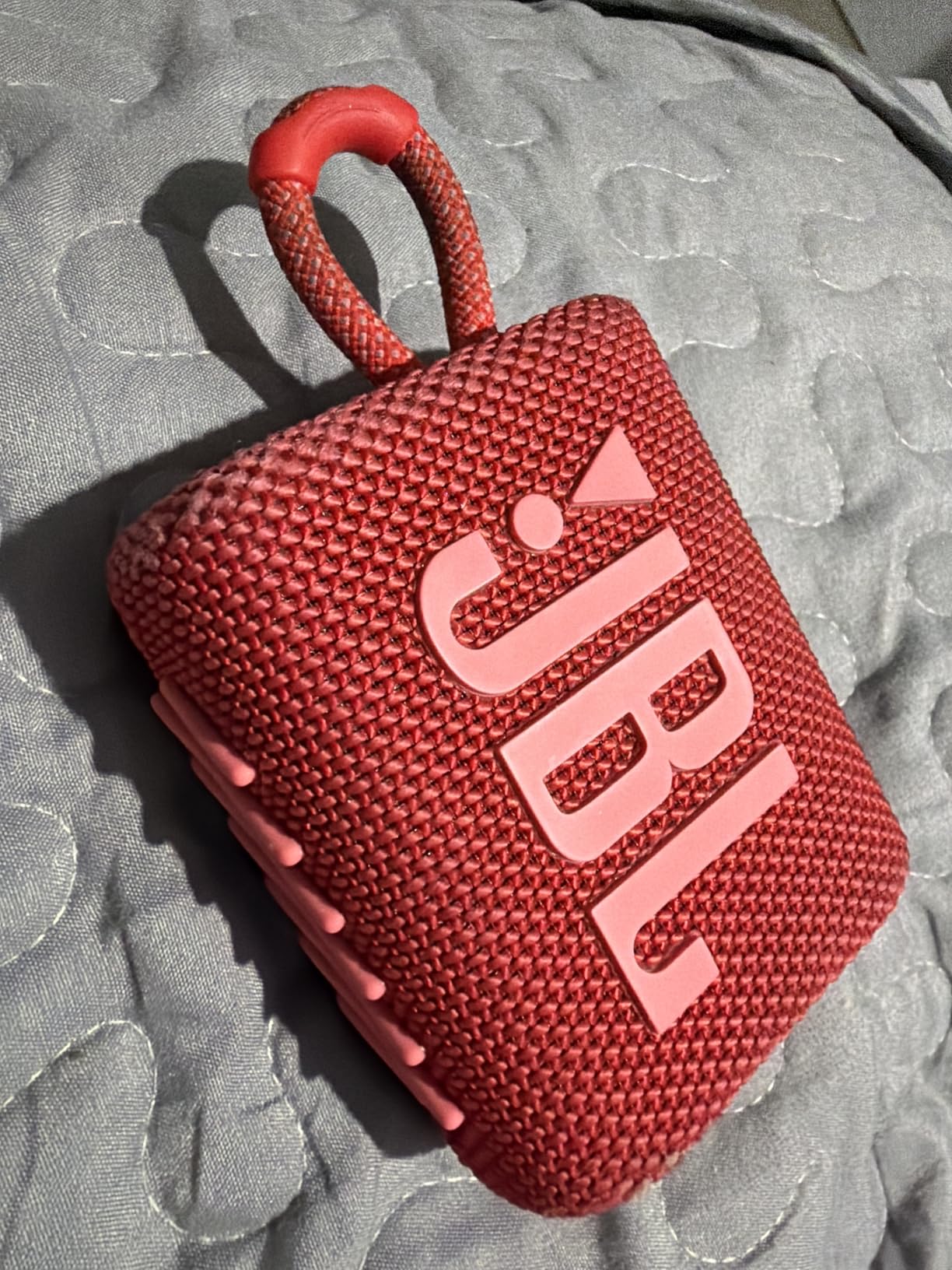 JBL Go 3 - Portable Mini Bluetooth Speaker, big audio and punchy bass, IP67 waterproof and dustproof, 5 hours of playtime, speaker for home, outdoor and travel (Grey) customer photo 1