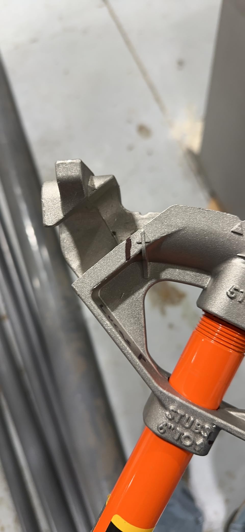 Klein Tools 51607 Aluminum Conduit Bender Full Assembly, 3/4-Inch EMT, 1/2-Inch Rigid, Wide Foot Pedal, Benchmark Symbols and Angle Setter customer photo 2