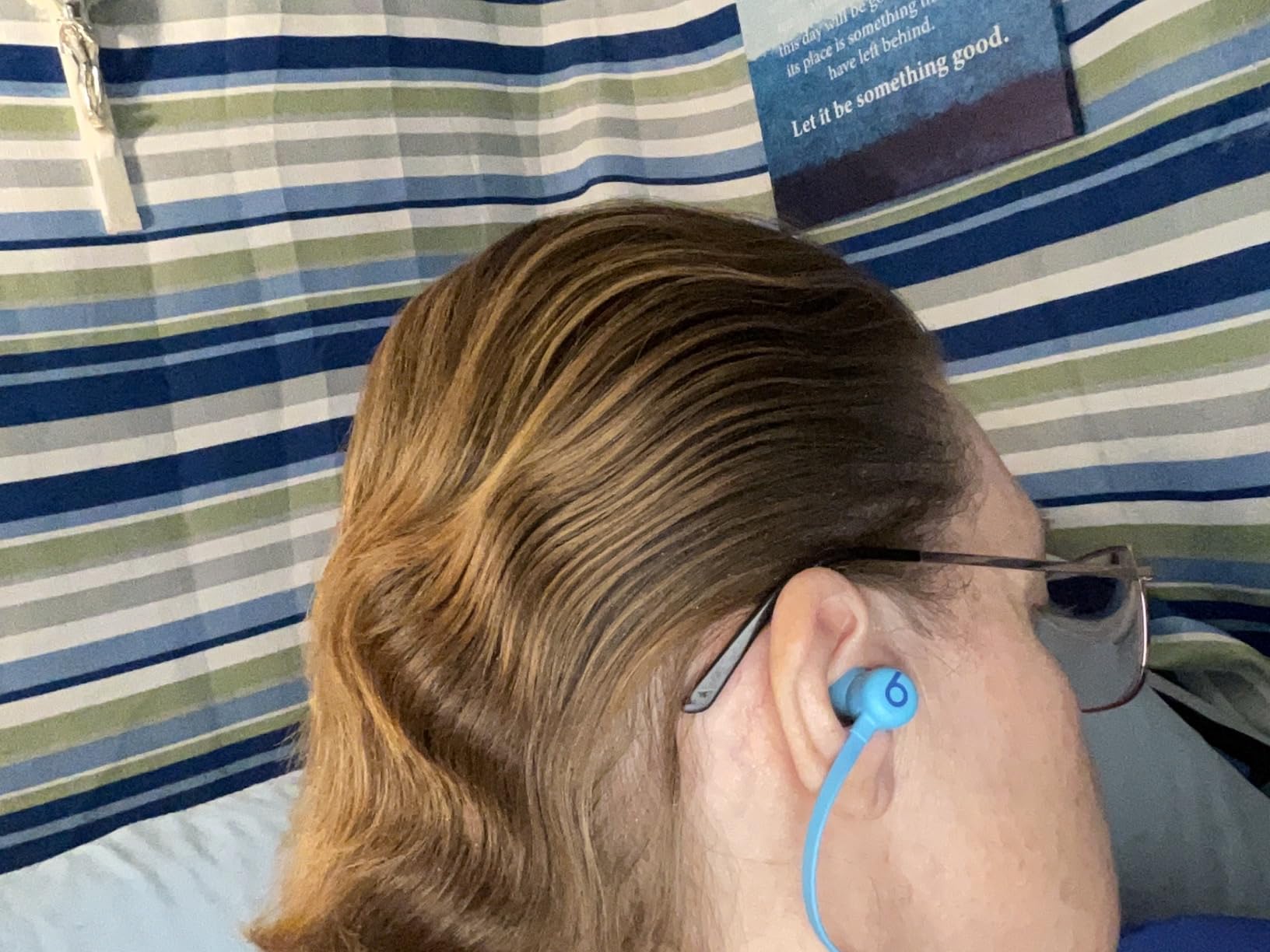 Beats Flex Wireless Earbuds - Apple W1 Headphone Chip, Magnetic Earphones, Class 1 Bluetooth, 12 Hours of Listening Time, Built-in Microphone - Black customer photo 2