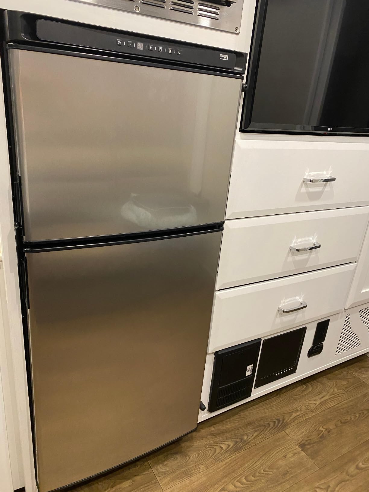 Norcold N8DCSSR Polar 8DC Compressor RV Refrigerator - 8 cu. ft., RH customer photo 1