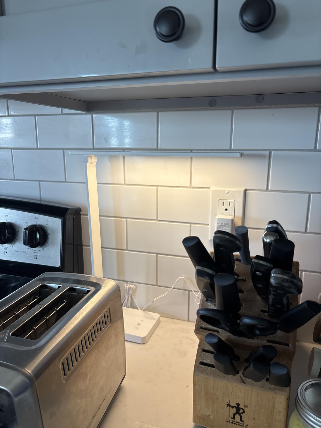 Lepro LED Desk Lamp, Metal Desk Light 9.5W 800lm, Forbes Vetted Best Task Lamp, 5 Color Modes 5 Brightness Level, Dimmable Home Office Desktop Lamp for Reading, Crafting, Sewing, Puzzle, Nail, White customer photo 1