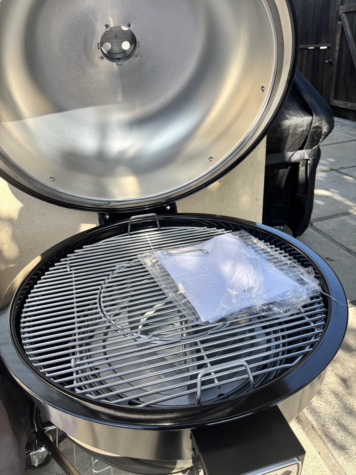 Summit Kamado E6 Charcoal Grill, Black - Dual-Walled Insulated Steel Kamado with 24 Cooking Area, Porcelain-Enameled Kettle & One-Touch Cleaning System customer photo 2