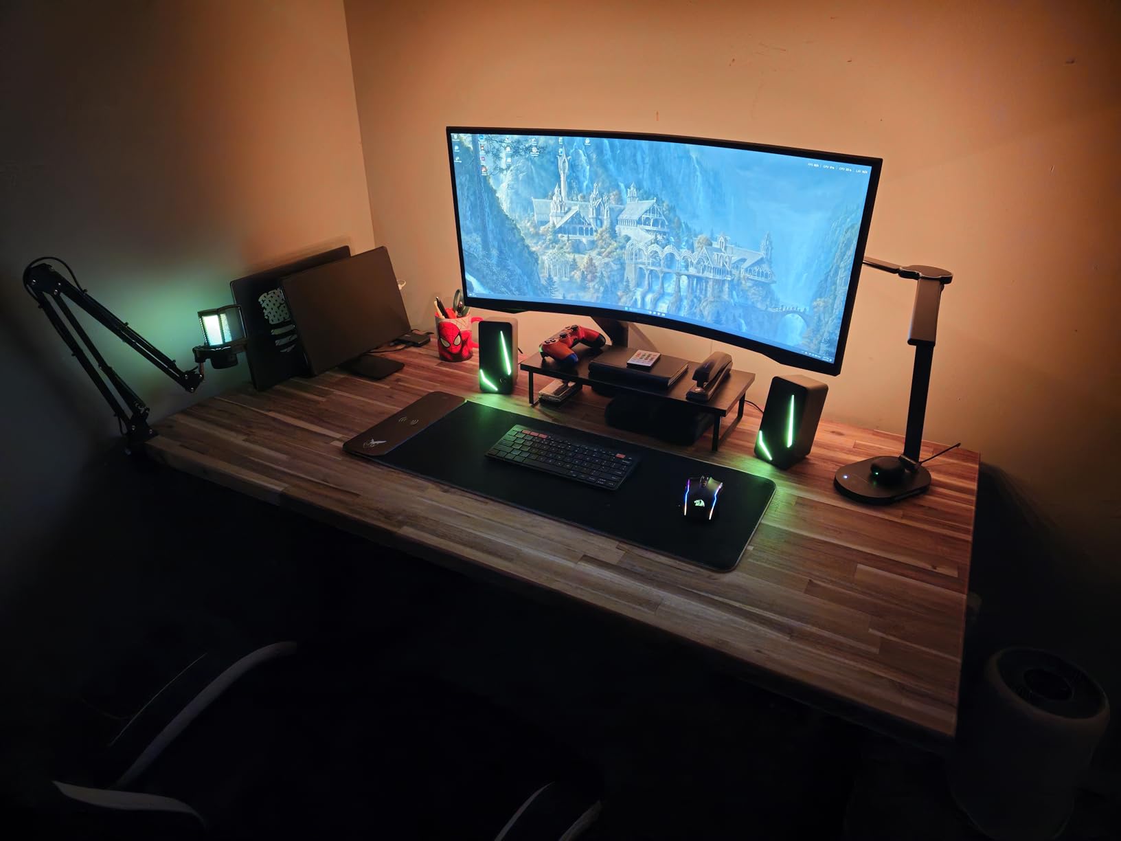 Samsung 34' Odyssey G5 Ultra-Wide Gaming Monitor with 1000R Curved Screen, 165Hz, 1ms, FreeSync Premium, Large Display, Eye Comfort, Multiple Ports, WQHD, LC34G55TWWNXZA, Black customer photo 2