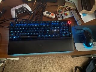 Razer Huntsman V2 Analog Gaming Keyboard: Adjustable Actuation via Analog Optical Switches - Rapid Trigger Mode - Chroma RGB Lighting - Magnetic Wrist Rest - Dedicated Media Keys & Dial - Black customer photo 2