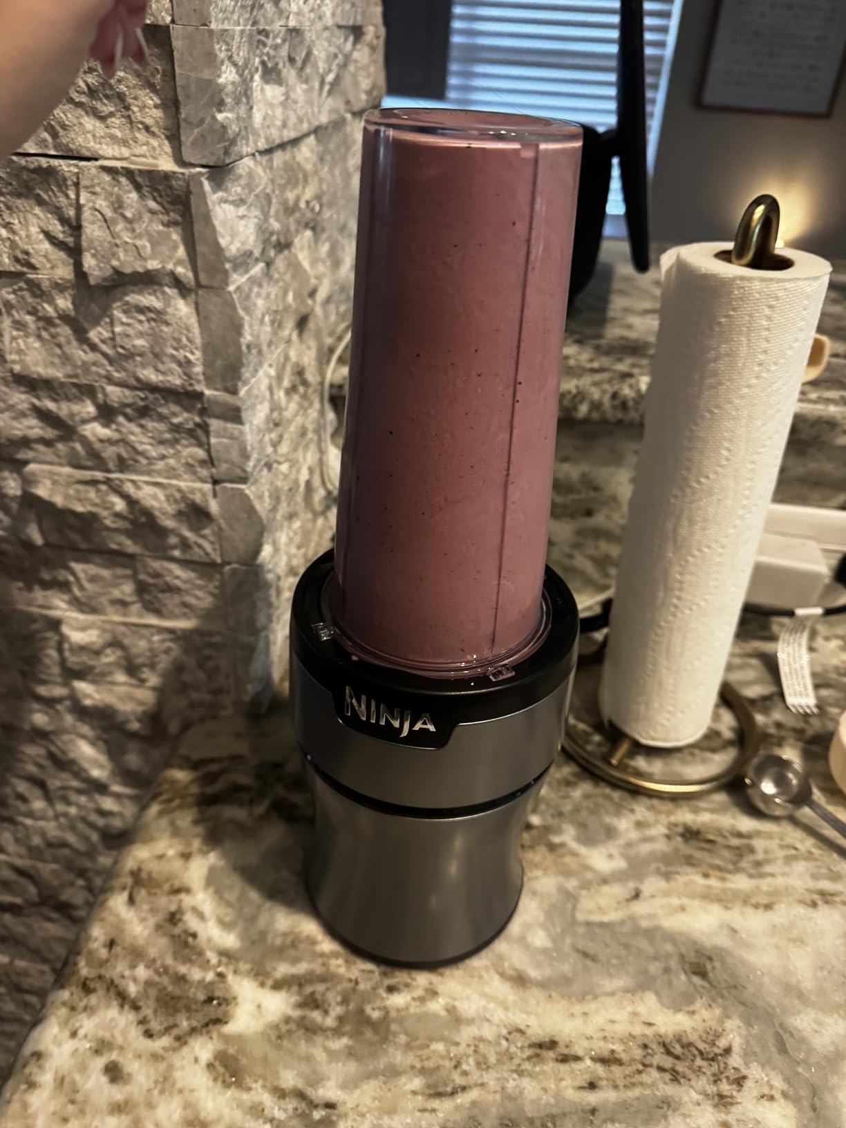 Ninja BN301 Nutri-Blender Plus Compact Personal Blender, 900-Peak-Watt Motor, Frozen Drinks, Smoothies, Sauces & More, (3) 20 oz. To-Go Cups, (2) Spout-Lids (1) Storage-Lid, Dishwasher Safe, Silver customer photo 1