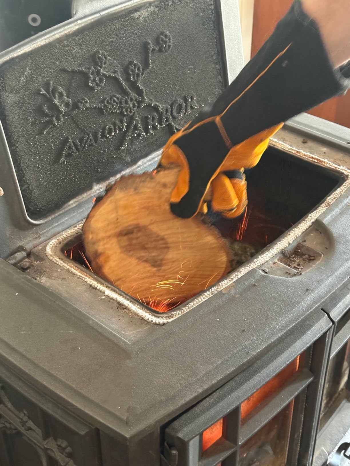 TOPDC Welding Gloves 16 Inches 932F Fire/Heat Resistant Leather Welding Gloves For Mig, Tig, Stick, Forge, BBQ, Grill, Fireplace, Wood Stove, Furnace, Oven, Animal Handling for Safe, Loving Pet Care customer photo 1