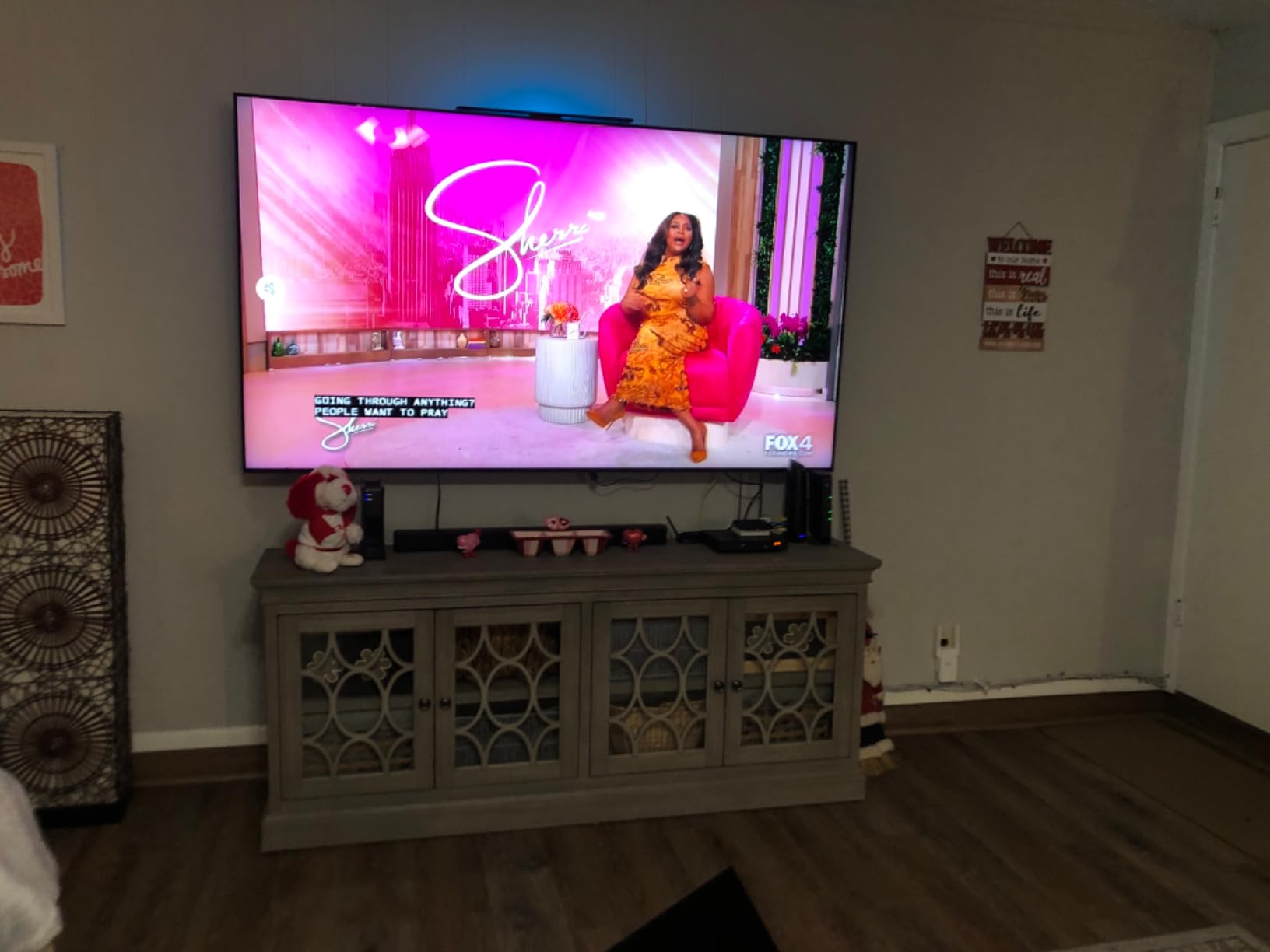 SANUS Premium Full Motion TV Mount for 42-90 inch TVs - Sturdy and Smooth Extension, Swivel and Tilt for Big TVs - Universal Design Fits Samsung, LG, Vizio, TCL and More - Easy Installation OLF22 customer photo 2