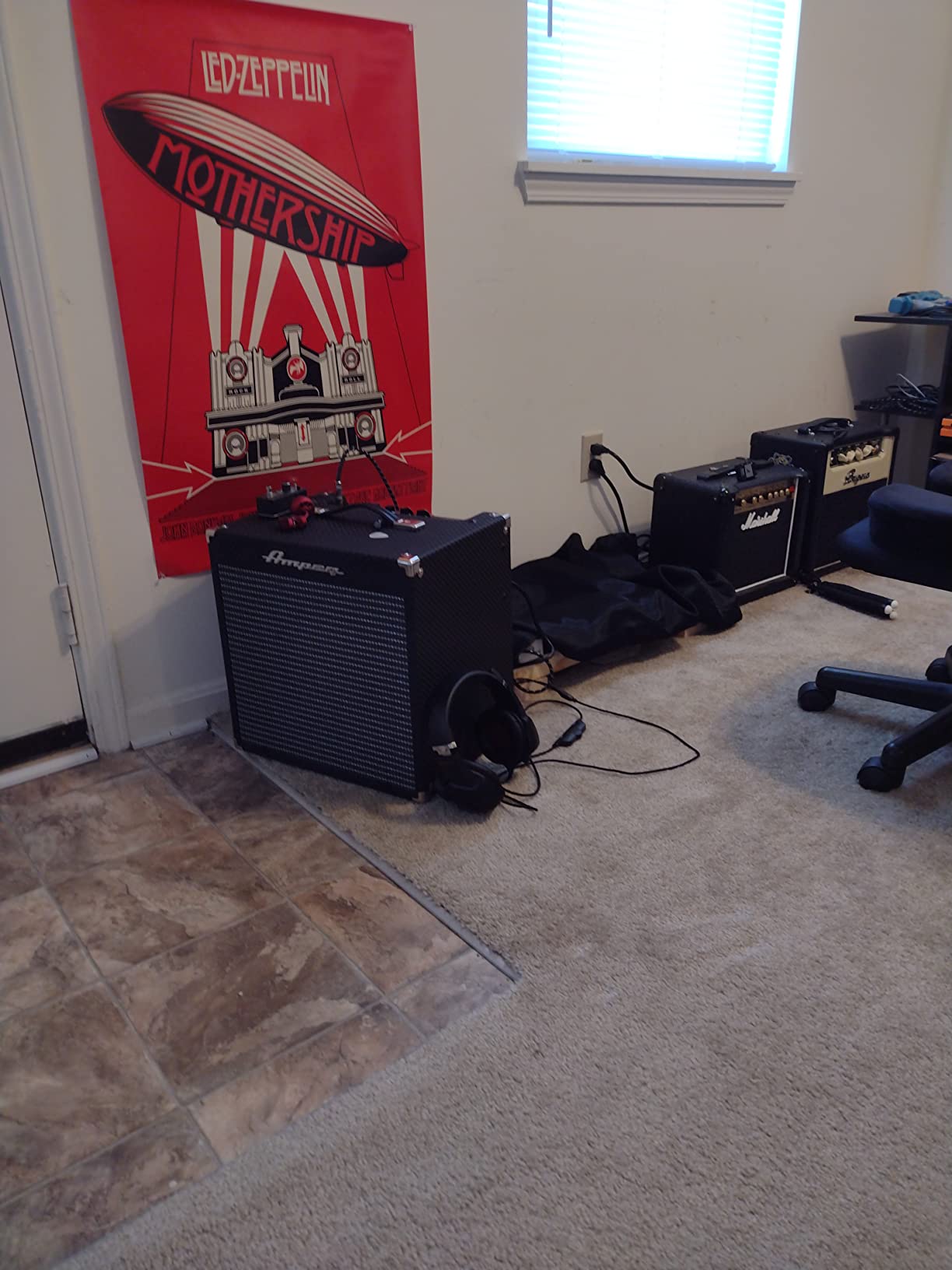 Ampeg Rocket Bass RB115 Bass Combo 1x15 200 Watts customer photo 1