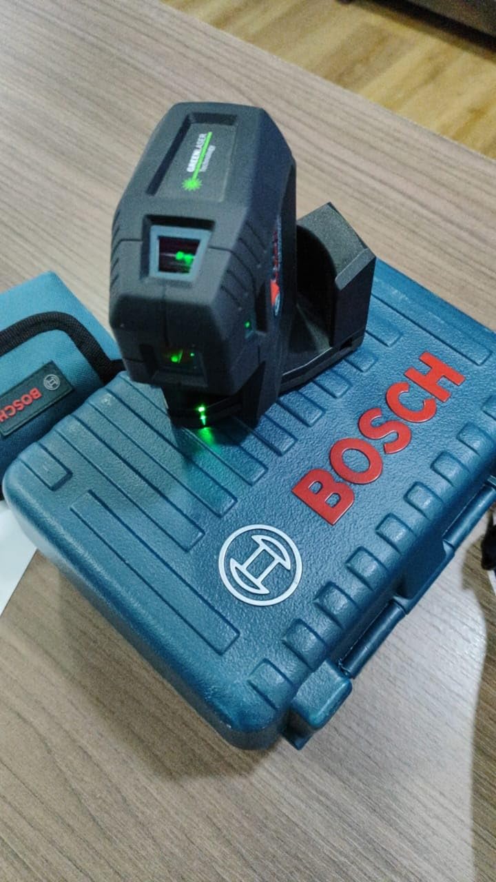 Bosch GPL100-50G Green-Beam Self-Leveling Alignment Laser, Includes 2 AA Batteries, Built-In Multipurpose Mount, & Hard Carrying Case customer photo 2