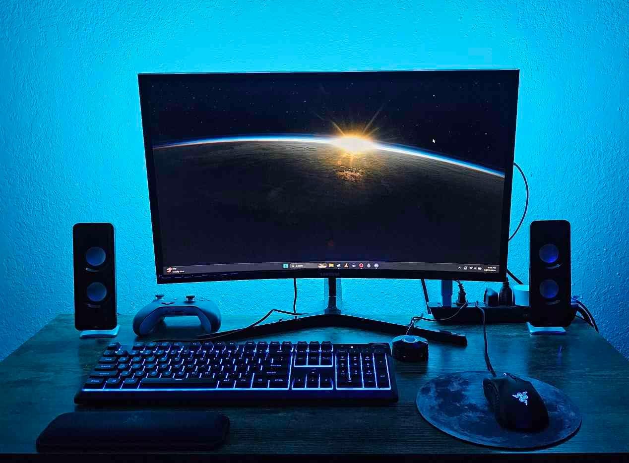 Corsair K55 RGB PRO Membrane Wired Gaming Keyboard - QWERTY US Layout, IP42 Dust and Spill-Resistant - 6 Macro Keys with Elgato Integration - iCUE Compatible - PC, Mac, Xbox - Black customer photo 1