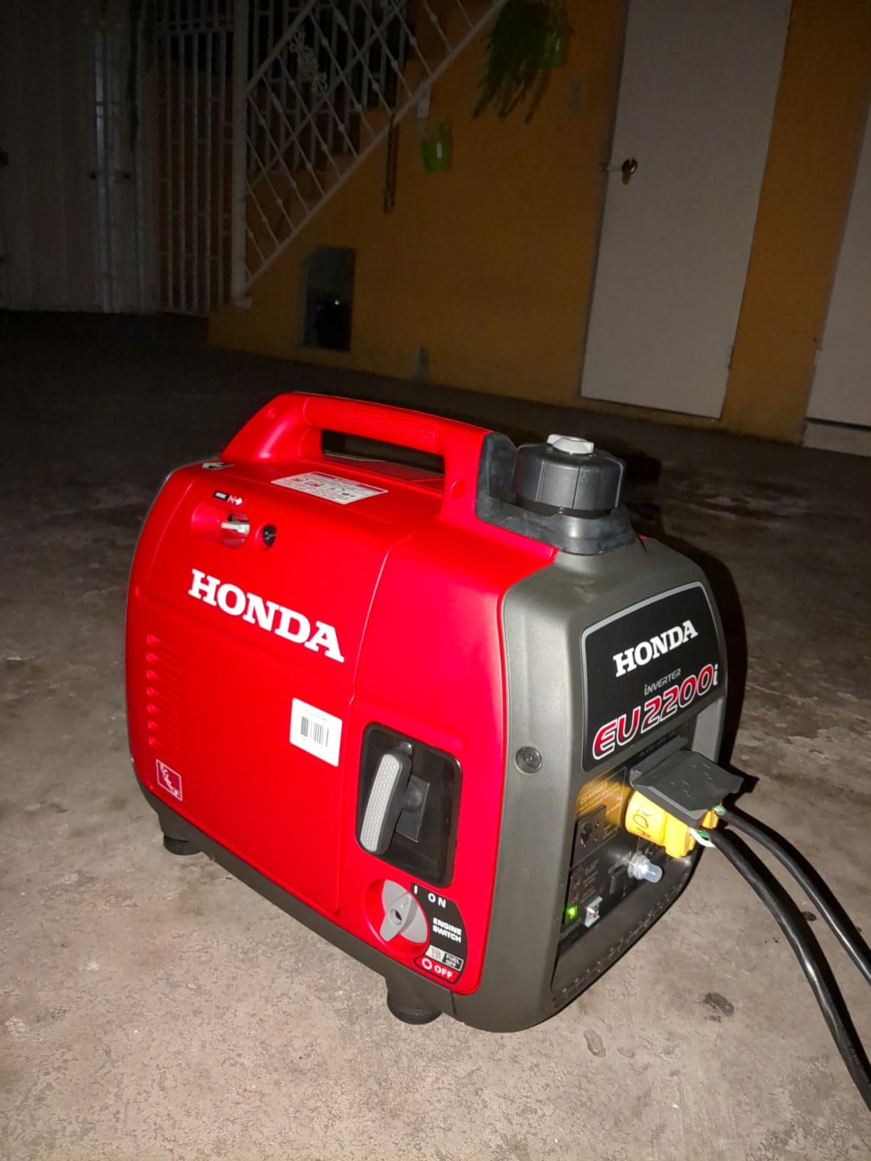 Honda EU2200ITAN 2200-Watt 120-Volt Super Quiet Portable Inverter Generator with CO-Minder customer photo 2