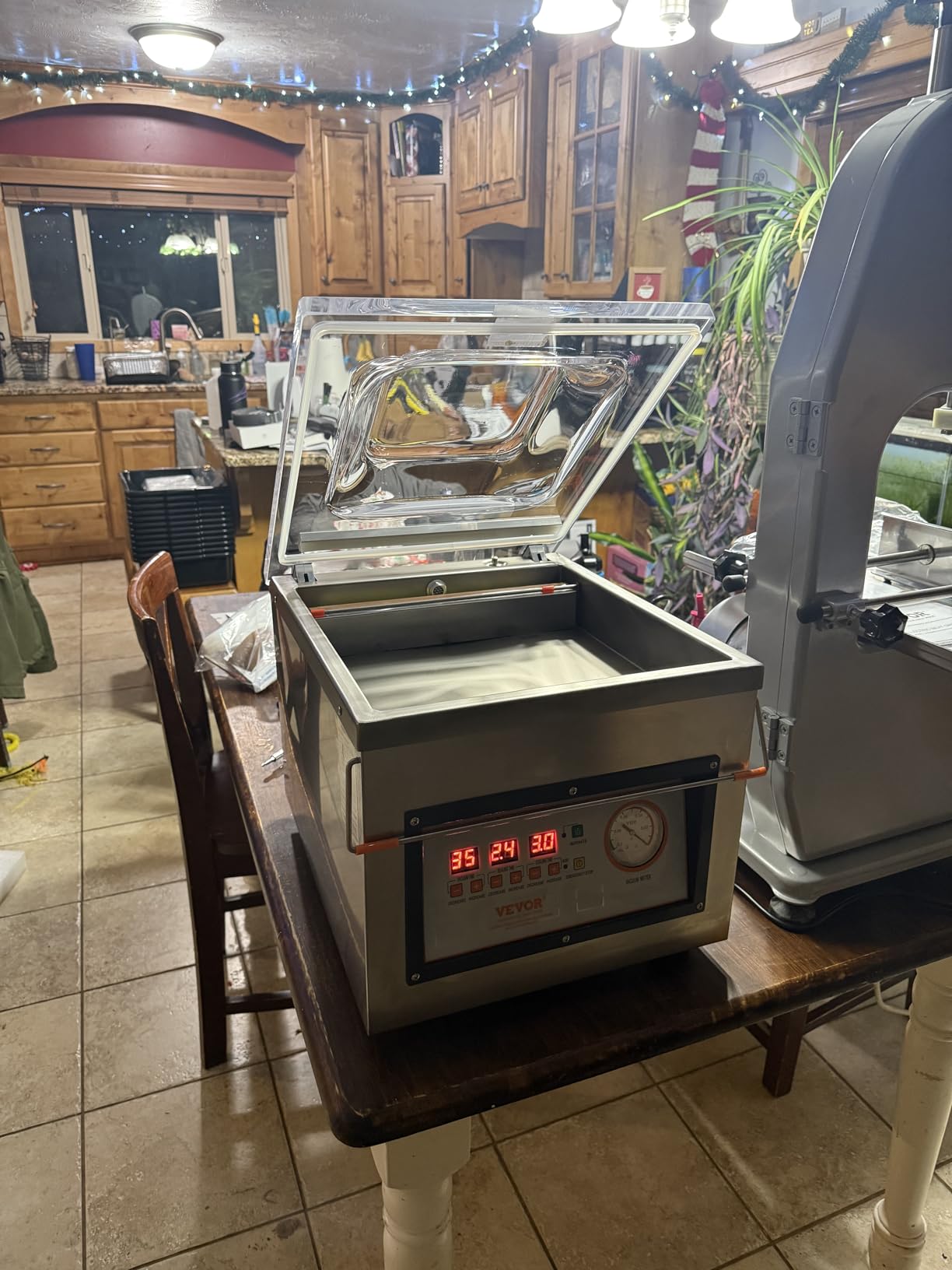 VEVOR Chamber Vacuum Sealer, 320W Sealing Power, Vacuum Packing Machine for Wet Foods, Meats, Marinades and More, Compact Size with 12.6 in Sealing Length, Applied in Home Kitchen and Commercial Use customer photo 2