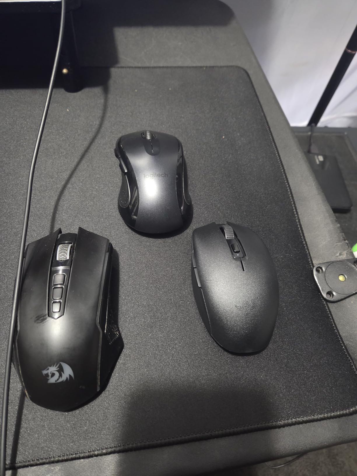 Razer Orochi V2 Mobile Wireless Gaming Mouse: Ultra Lightweight - 2 Wireless Modes - Up to 950hrs Battery Life - Mechanical Mouse Switches - 5G Advanced 18K DPI Optical Sensor - White customer photo 2